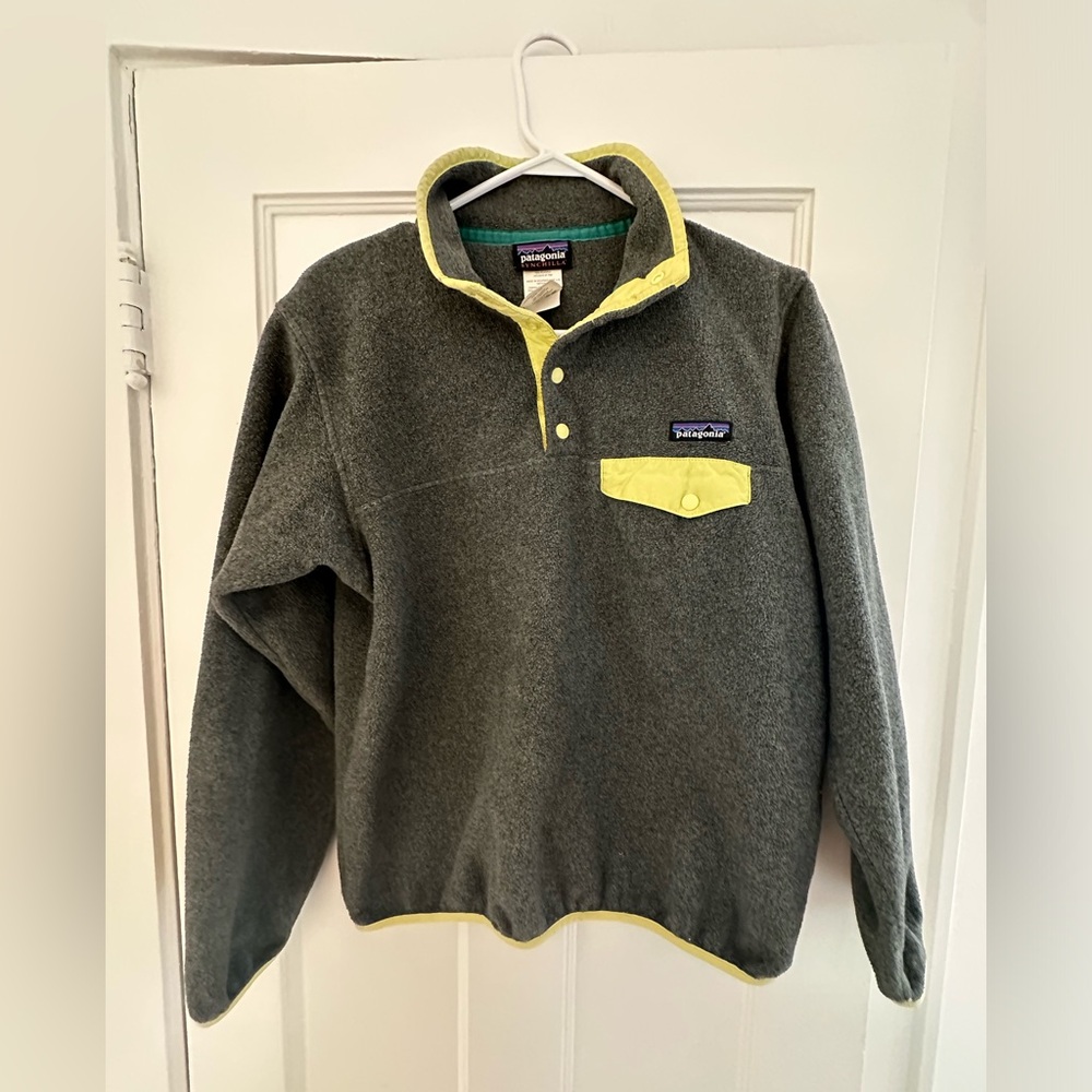 Dark grey & lime Patagonia Women's Synchilla® Snap-T® Fleece Pullover, size S